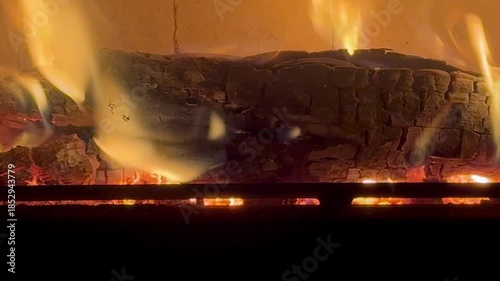 feu d'un poele à bois vidéo 4K