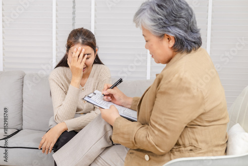 Foto Therapy, counseling, senior psychologist, consultation, mental health, young wom