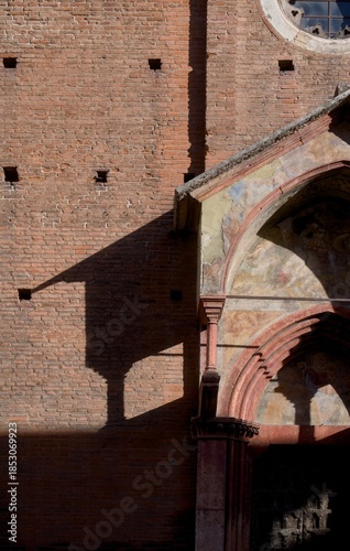 Camminare e fotografare le bellezze di Verona Italia  nelle sue parti più affascinanti