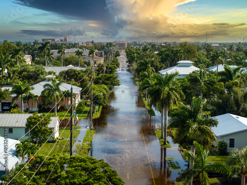 Fotografi Flooding in Florida caused by tropical storm from hurricane Milton