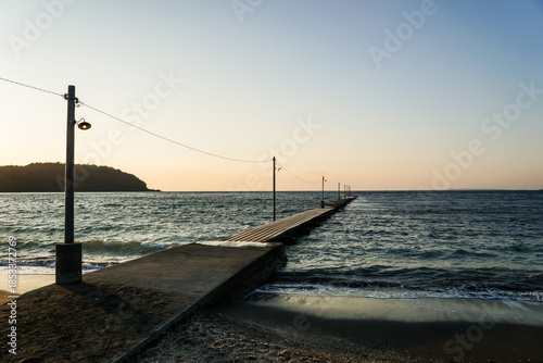 日本千葉県の岡本桟橋からの夕日