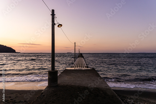 日本千葉県の岡本桟橋からの夕日
