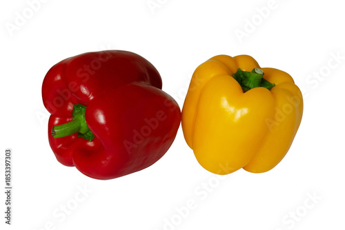 Konstfotografi red and yellow bell peppers isolated