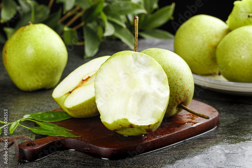Cuadro en lienzo Fresh Pucheng Pears Cut in Half, Shaanxi China