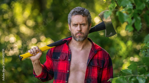Valokuva Hispanic lumberjack man with axe