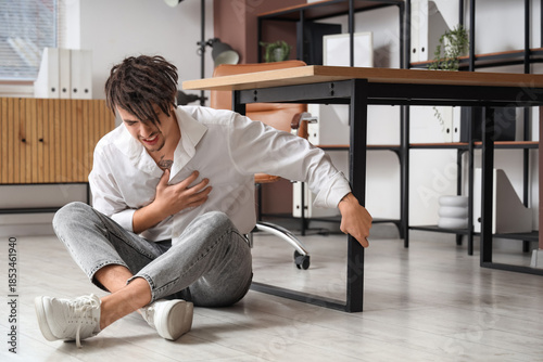 Young businessman having pa...