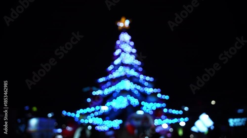 Minimal Christmas icons appearing on a clean black background. Simple white holiday symbols with smooth motion, perfect for festive screen overlays, intros, and modern New Year video projects.