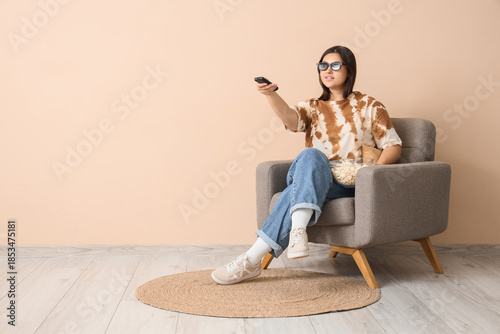 Young woman in 3d glasses w...