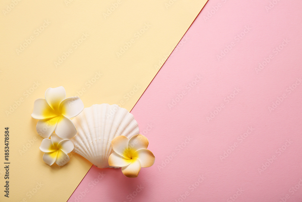 Obraz premium Beautiful plumeria flowers with seashells on color background