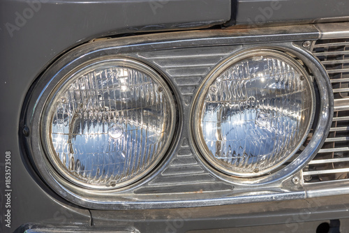 古い自動車のヘッドライト　Headlight of the old car
