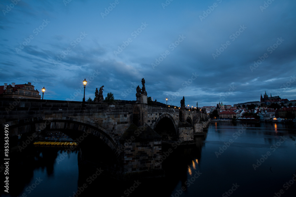 Obraz premium charles bridge in prague