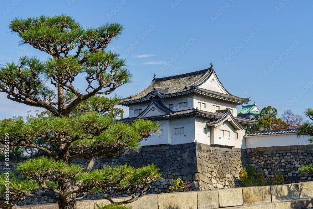 Fototapeta premium Herbst im japanischen Osaka