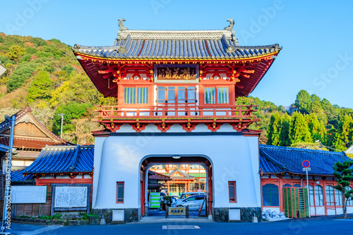 秋の武雄温泉　楼門　佐賀県武雄市　Takeo Onsen in autumn. tower gate. Saga Pref, Takeo City.
