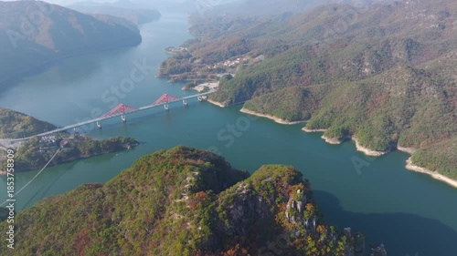 Wallpaper Mural 충북 옥순봉 출렁다리와 충주호의 가을 풍경 Torontodigital.ca