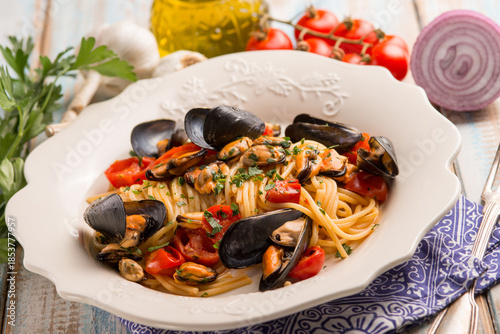 spaghetti with mussels tomatoes and parsley