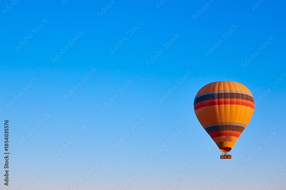 Obraz premium Balloon at dusk in Cappadocia. Famous flight in Goreme. Turkey