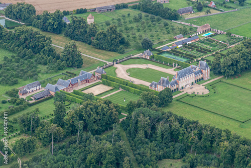 vue aérienne du château de Saint Aubin-d'Écrosville en Seine maritime en France