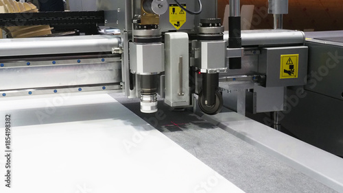 CNC cutting machine equipped with multiple cutting and routing heads