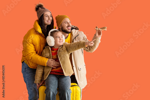Family of travelers in wint...