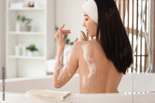 Pretty young Asian woman wi...