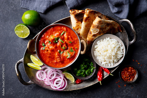 Bild auf Leinwand Indian curry with rice and naan bread
