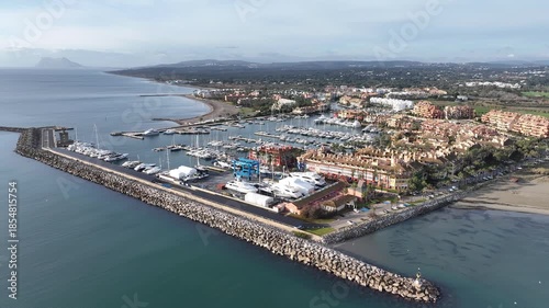 Wallpaper Mural vistas del puerto de Sotogrande en el término municipal de San Roque, España Torontodigital.ca