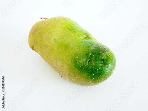 ソラニン・チャコニンの毒素で緑色に変色したじゃがいも