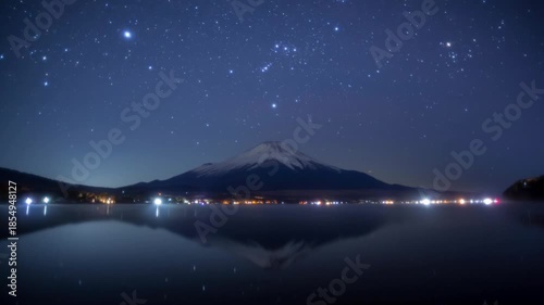 山中湖の湖面に映る富士山に沈むオリオン座Timelase