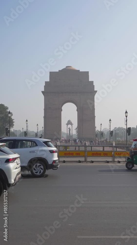 Vertical Video, Wide Shot of India Gate