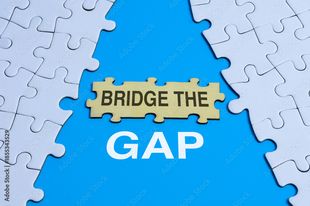 Fototapeta premium Bridging the Gap Between Problems and Solutions with puzzle