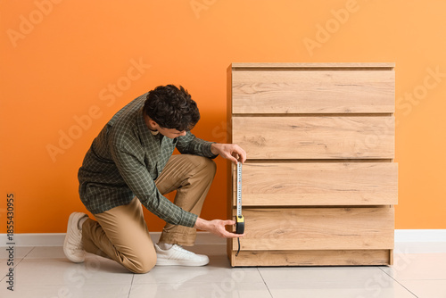 Young man measuring chest o...