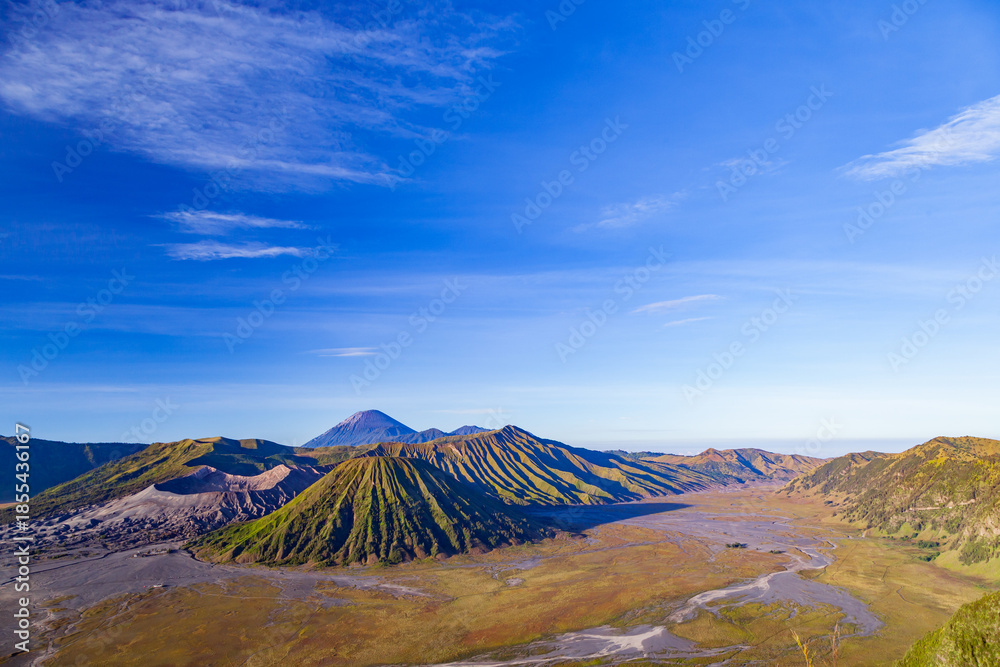 Obraz premium The Bromo, or Mount Bromo, is an active somma volcano, a Hindu pilgrimage site, and part of the Tengger mountains, in East Java, Indonesia.