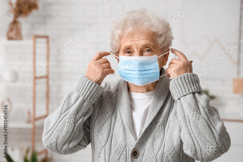 Elderly woman wearing medic...