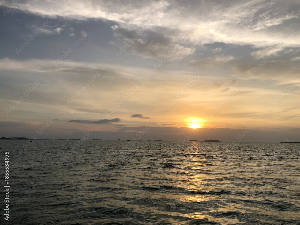 Obraz premium Vibrant sunset over calm ocean, retirement bliss, travel, idyllic