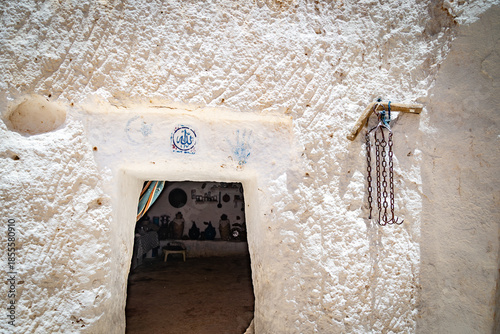 Tunez pais arabe con paisajes y arquitectura africana con desiertos