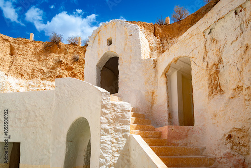 Tunez pais arabe con paisajes y arquitectura africana con desiertos