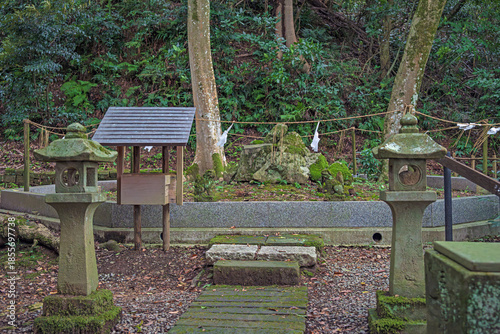 出雲 佐太神社 母儀人基社の磐境