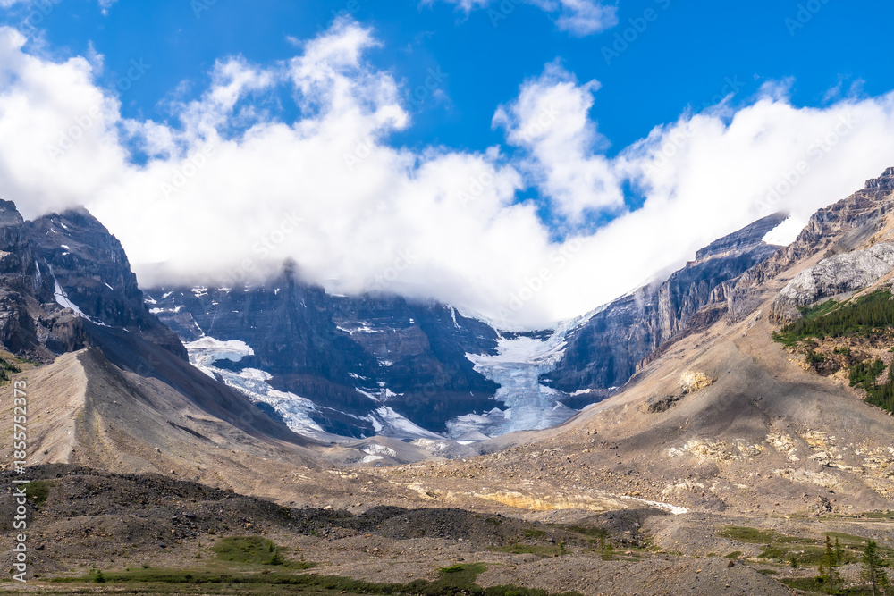 Fototapeta premium Athabasca glacier melting in the canadian rockies of jasper national park