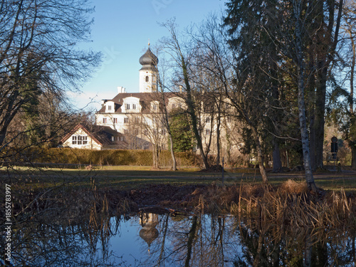 Blick von Süden auf das Kloster Bernried (Bayern)