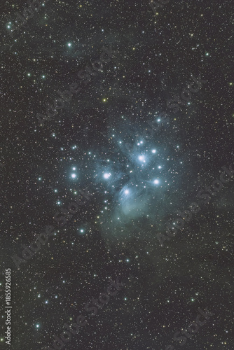 青く輝くプレアデス星団