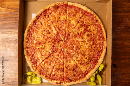 Plain pizza in a box