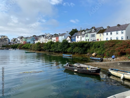 Vue du village de pêcheurs de Roundstone dans le Connemara, Irlande