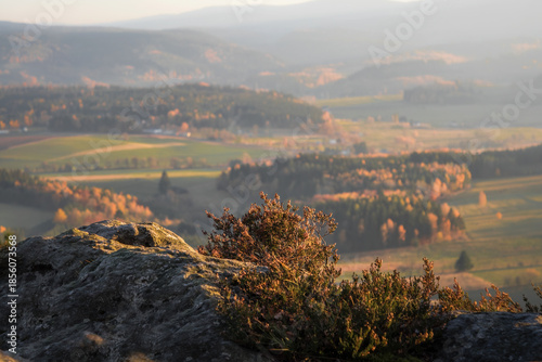 Sunny landscape of the Table Mountains with a view of vast meadows, forests and distant mountain ranges. Calm nature, clear sky and open space invite reflection, mindfulness and deep relaxation.
