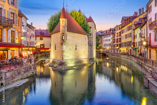 Tableau sur toile Annecy, France on the Thiou River 3027