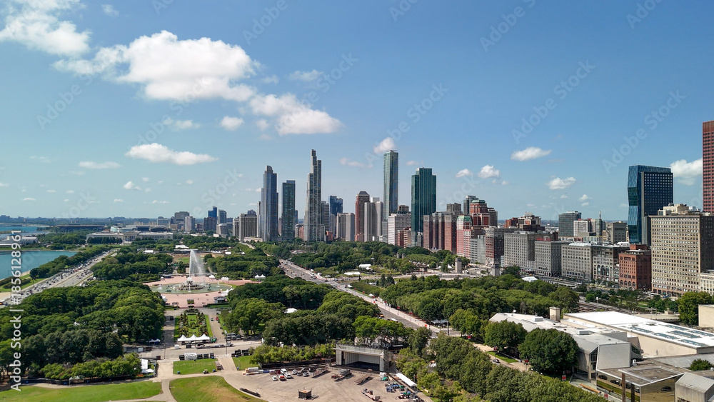 Obraz premium Aerial view of Chicago from Millennium Park on a wonderful summer day