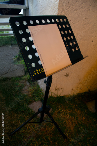 SOPORTE DE MÚSICA PLEGABLE CON SETLIST DE CONCIERTO