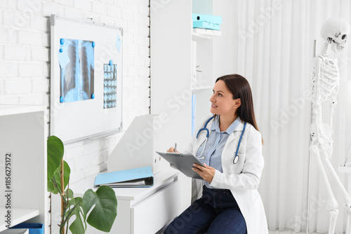 Female doctor studying x-ra...
