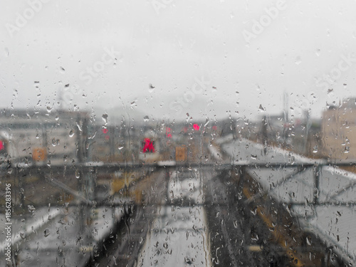 冬の雨降りの日の兵庫県豊岡駅