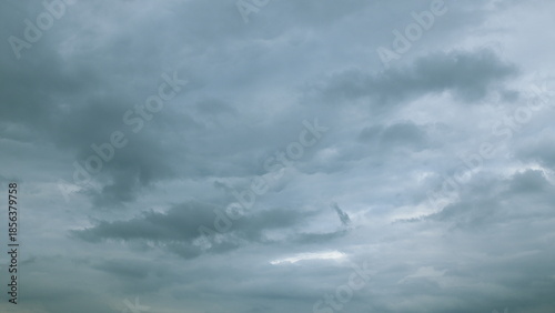 Tableau sur toile The sky is overcast and filled with moody grey clouds, creating a dramatic and s