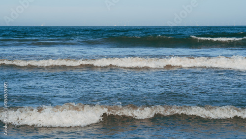 In summer, the natural scenery of the sea level on a sunny day